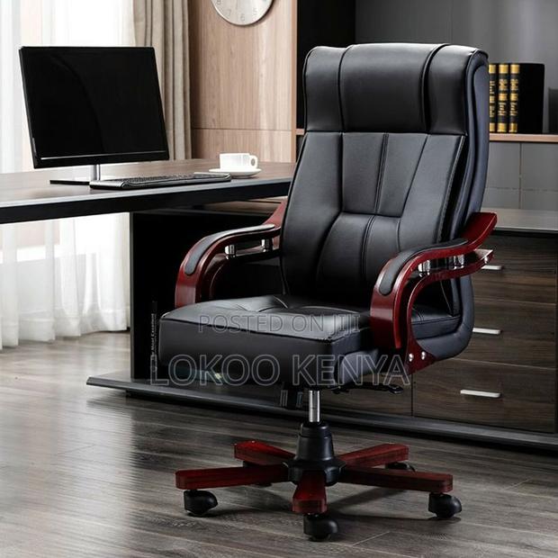 Office Chair: Black Executive Office Leather Chair - thumbnail 3