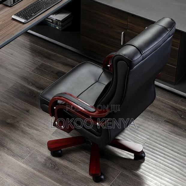 Office Chair: Black Executive Office Leather Chair - thumbnail 5