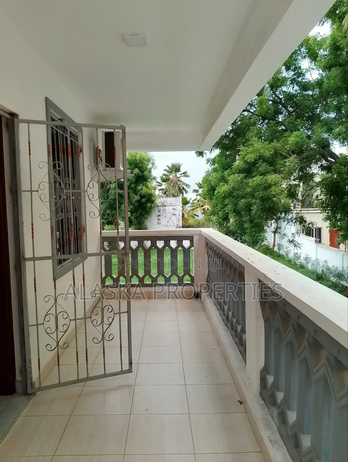 A Luxurious Furnished 5bdrm Mansion 2 Let in Nyali Estate