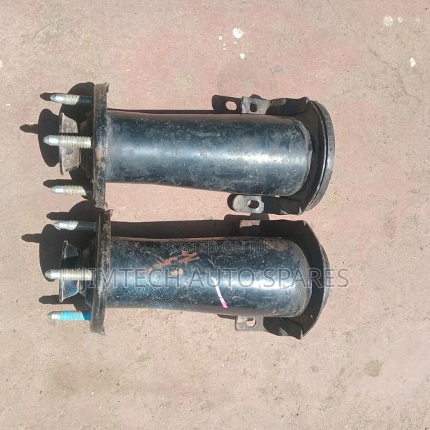 Toyota Mark X Rear Shock Mountain