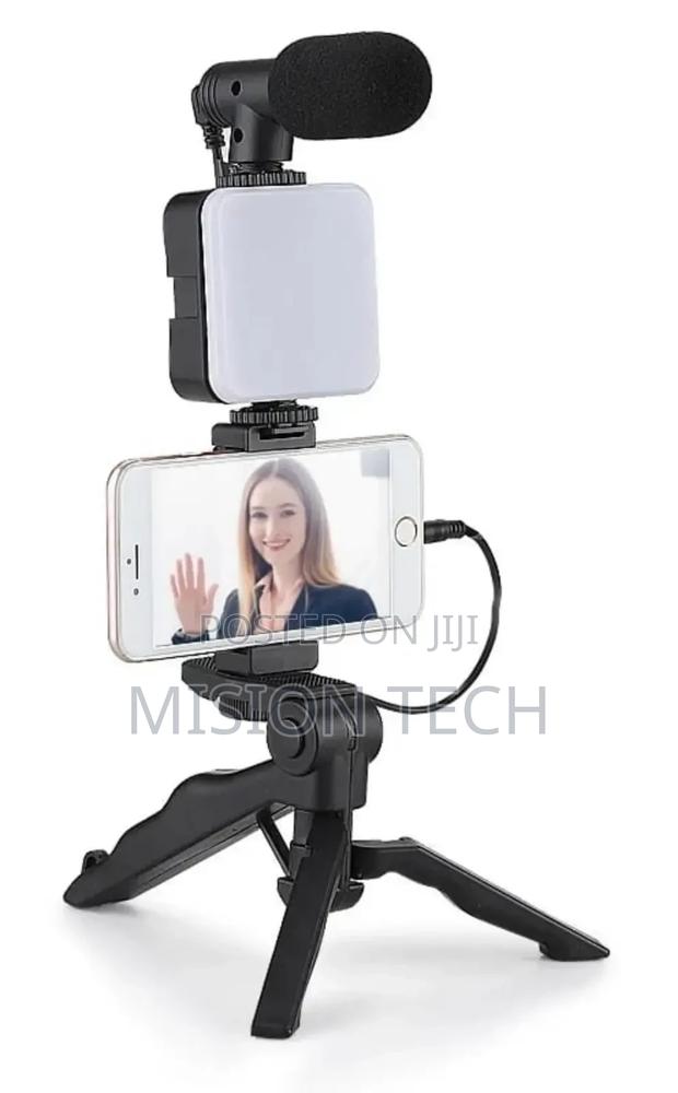 *4 in 1 Microphone, Selfie Light, Tripod Stand. - thumbnail 2