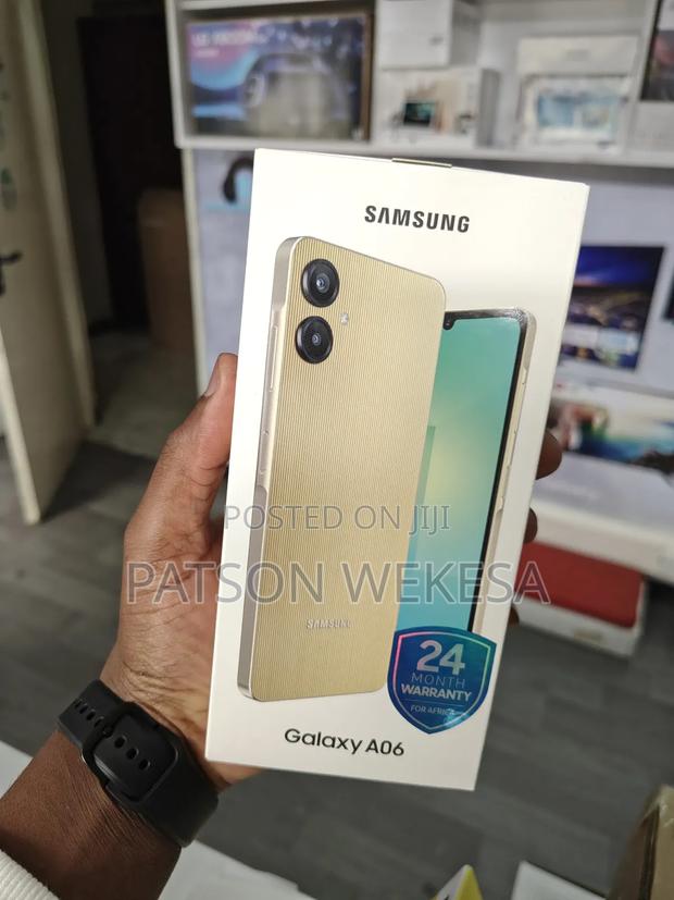 New Samsung Galaxy A06 128 GB Gold - thumbnail 3