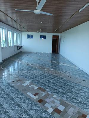 To Let Modern Office Spaces With Security - thumbnail 2