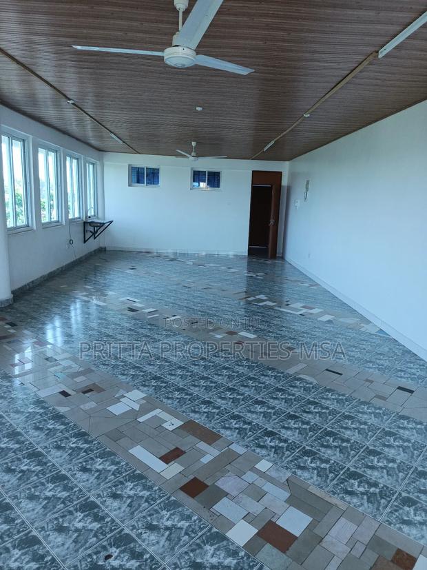 To Let Modern Office Spaces With Security - main view