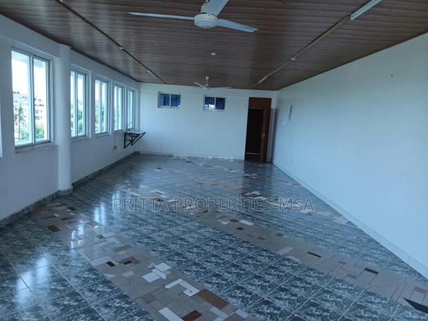 To Let Modern Office Spaces With Security - thumbnail 5