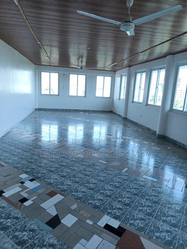 To Let Modern Office Spaces With Security - thumbnail 6