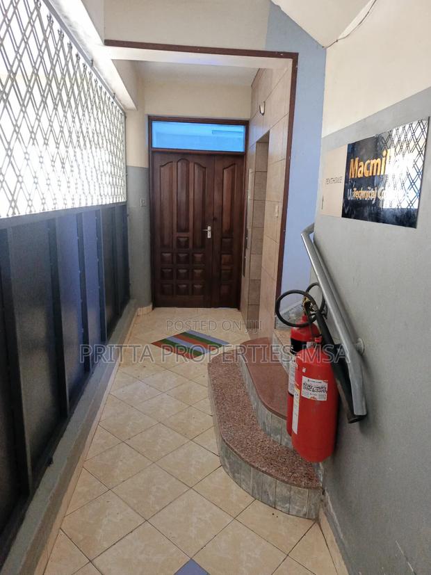 To Let Modern Office Spaces With Security - thumbnail 7