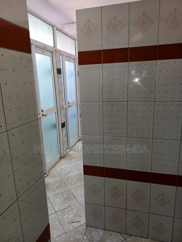 To Let Modern Office Spaces With Security - thumbnail 8