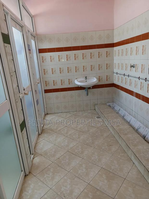 To Let Modern Office Spaces With Security - thumbnail 9