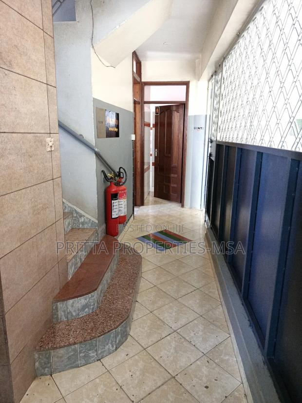 To Let Modern Office Spaces With Security - thumbnail 11