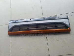 Mitsubishi Canter 4D32 Grille With Indicator