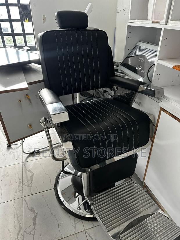 All Black Vip Barber Kingsize Seat for Barbershop