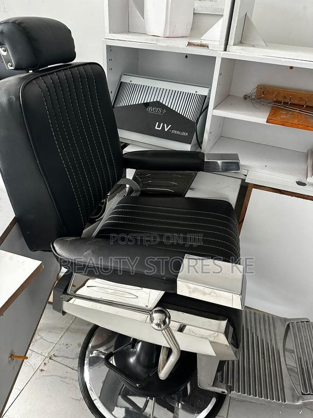 All Black Vip Barber Kingsize Seat for Barbershop - thumbnail 2