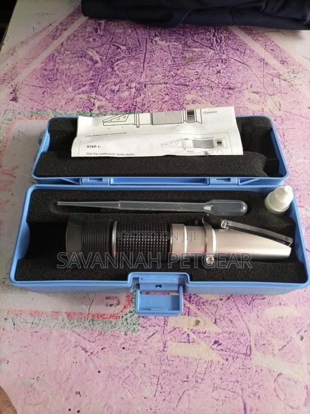 Refractometer Measure the Amount of Moisture/Water in Honey