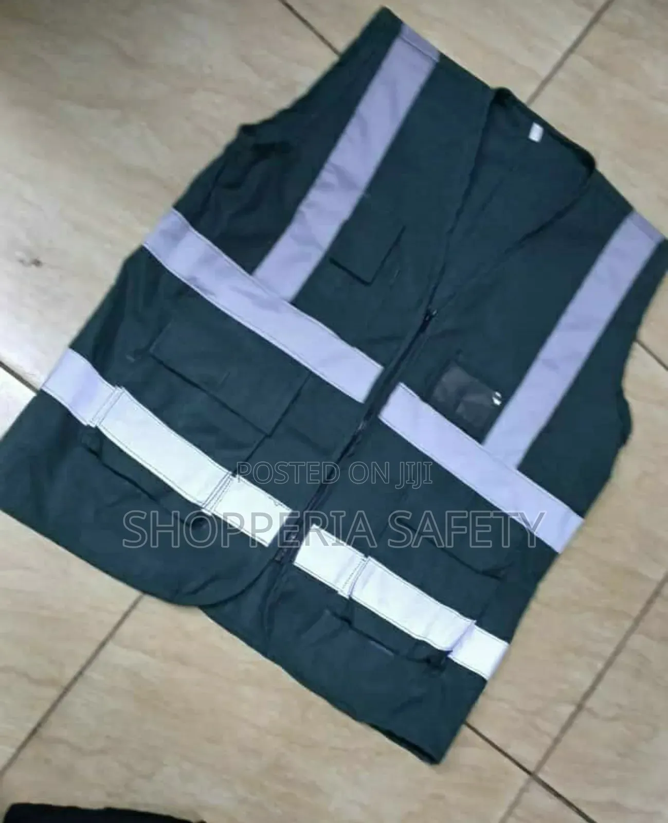 Black Sleeveless Reflective Halfcoat