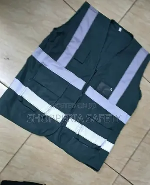 Black Sleeveless Reflective Halfcoat
