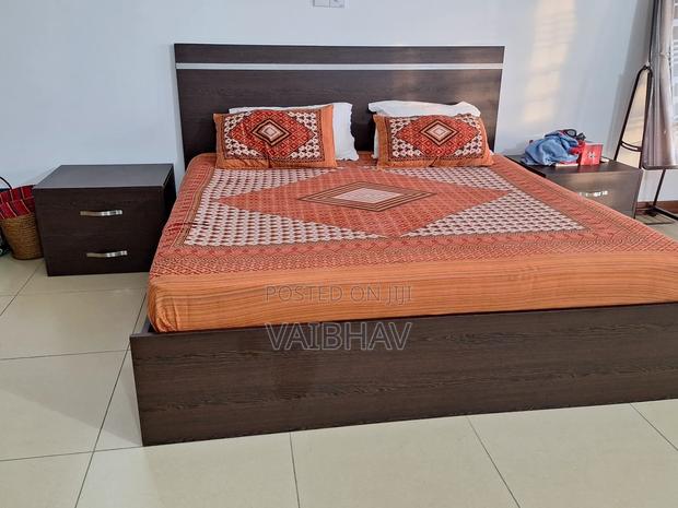 Bed King Size With 2 Side Drawers