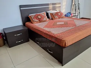 Bed King Size With 2 Side Drawers