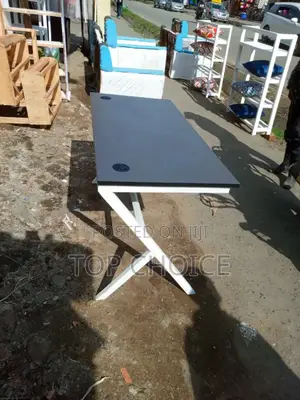 Metallic Stand Office Table