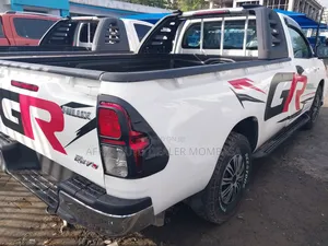 Toyota Hilux 2018 White