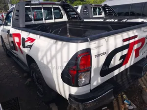 Toyota Hilux 2018 White