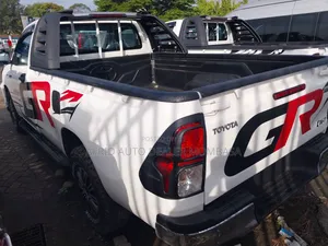 Toyota Hilux 2018 White