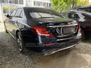 Mercedes-Benz E200 2017 Green
