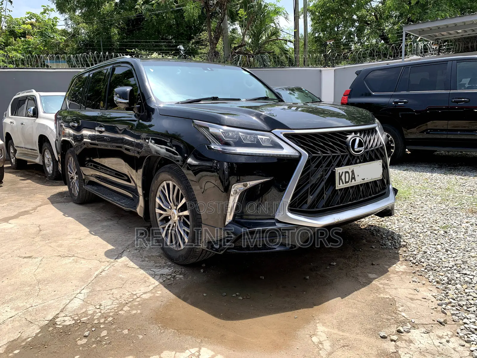 Lexus LX 570 (5 seats) AWD 2016 Black
