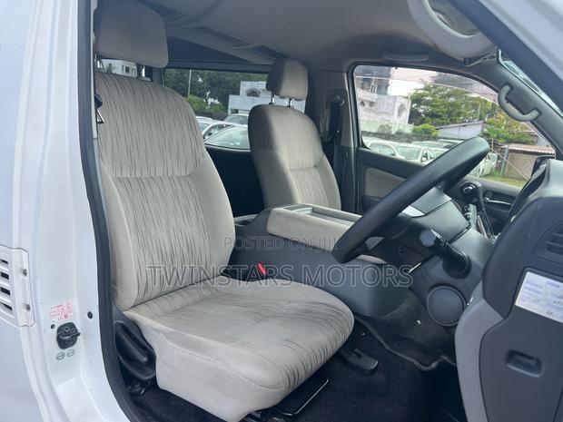 Nissan Caravan (Urvan) 2017 White - thumbnail 7