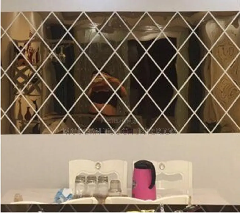 Diamond Acrylic Mirror for Fashionable Wall Art