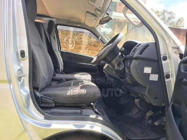 Toyota HiAce 2017 Grey - thumbnail 5