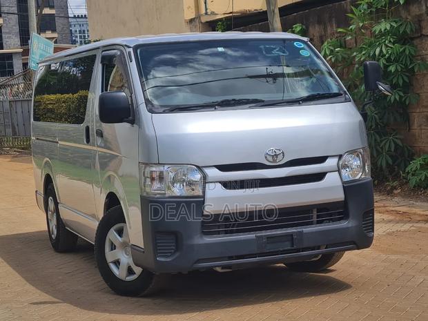 Toyota HiAce 2017 Grey - thumbnail 3