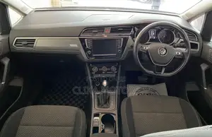 Volkswagen Touran 2017 Orange