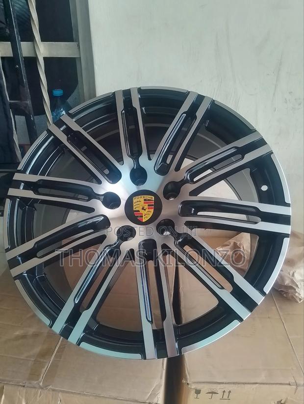 Size 20 Porsche Cayenne - thumbnail 2