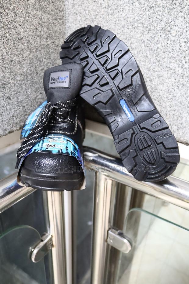 Vaultex Safety Shoes With Laces - main view