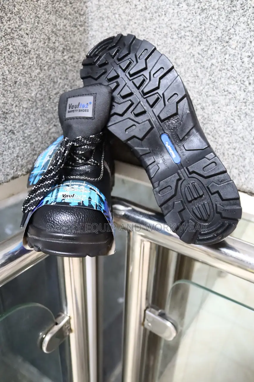 Vaultex Safety Shoes With Laces