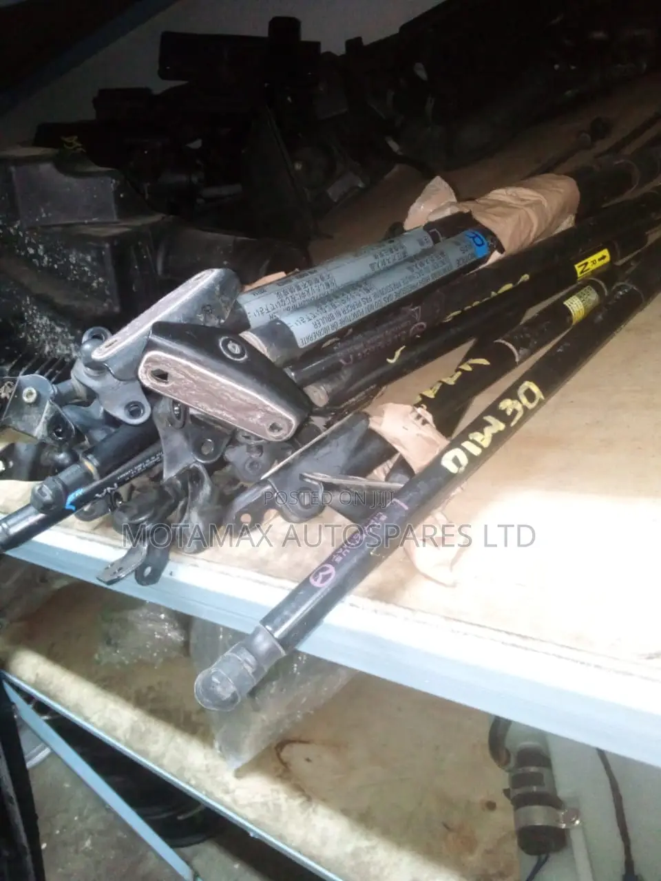 Mazda Demio DJ5FS Tailgate Dampers/Shocks