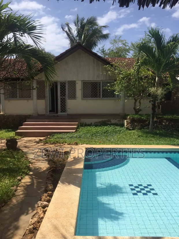 Furnished 2bdrm Bungalow in Casuarina Road, Town Centre for sale