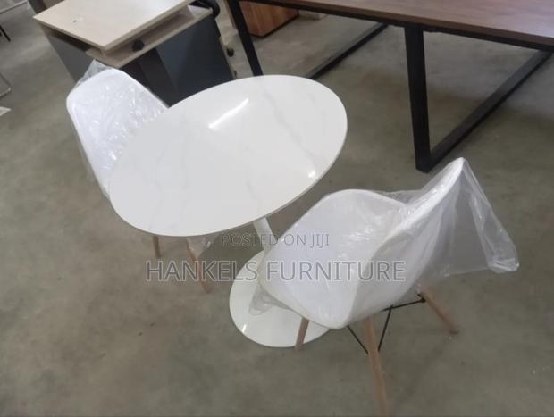 Round Eames Table - main view