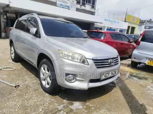 Toyota Vanguard 2013 Silver