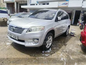Toyota Vanguard 2013 Silver