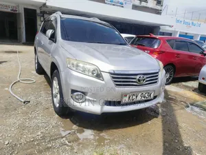 Toyota Vanguard 2013 Silver