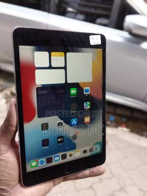 Apple iPad mini 4 32 GB Gray - thumbnail 2