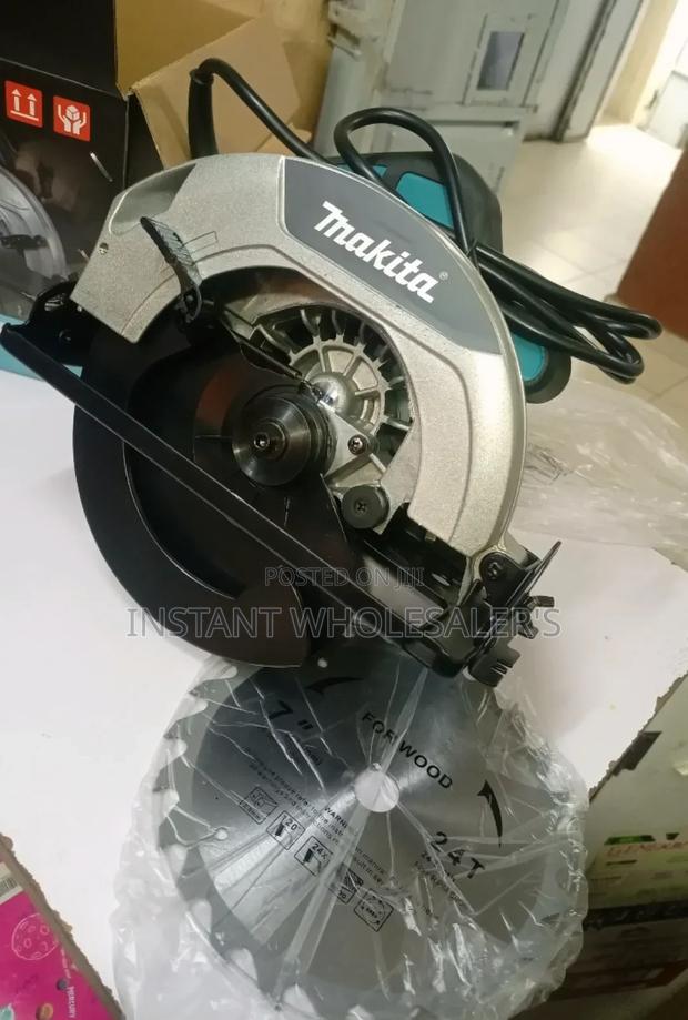 Makita Circular Saw With Blade