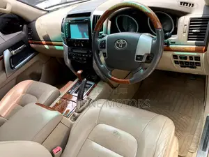 Toyota Land Cruiser 4.6 V8 ZX 2012 Beige