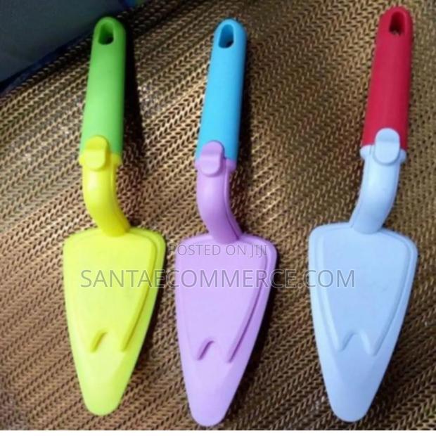 Generic Cake Trowel Server