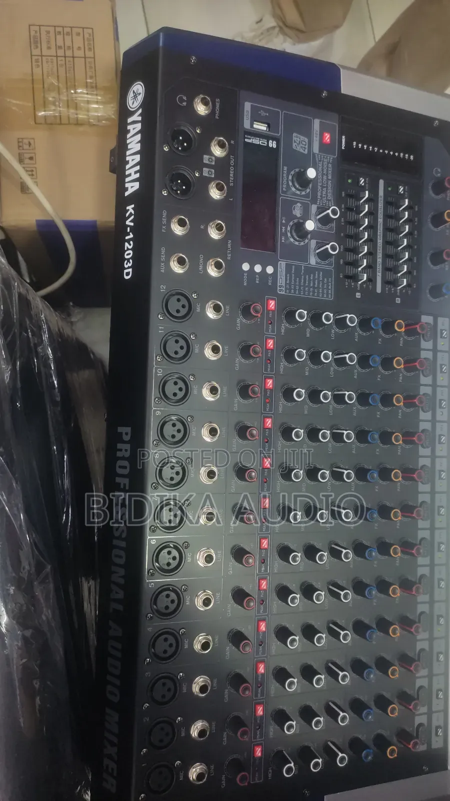 12 Ch Soundcraft Powered Mixer 3000watts