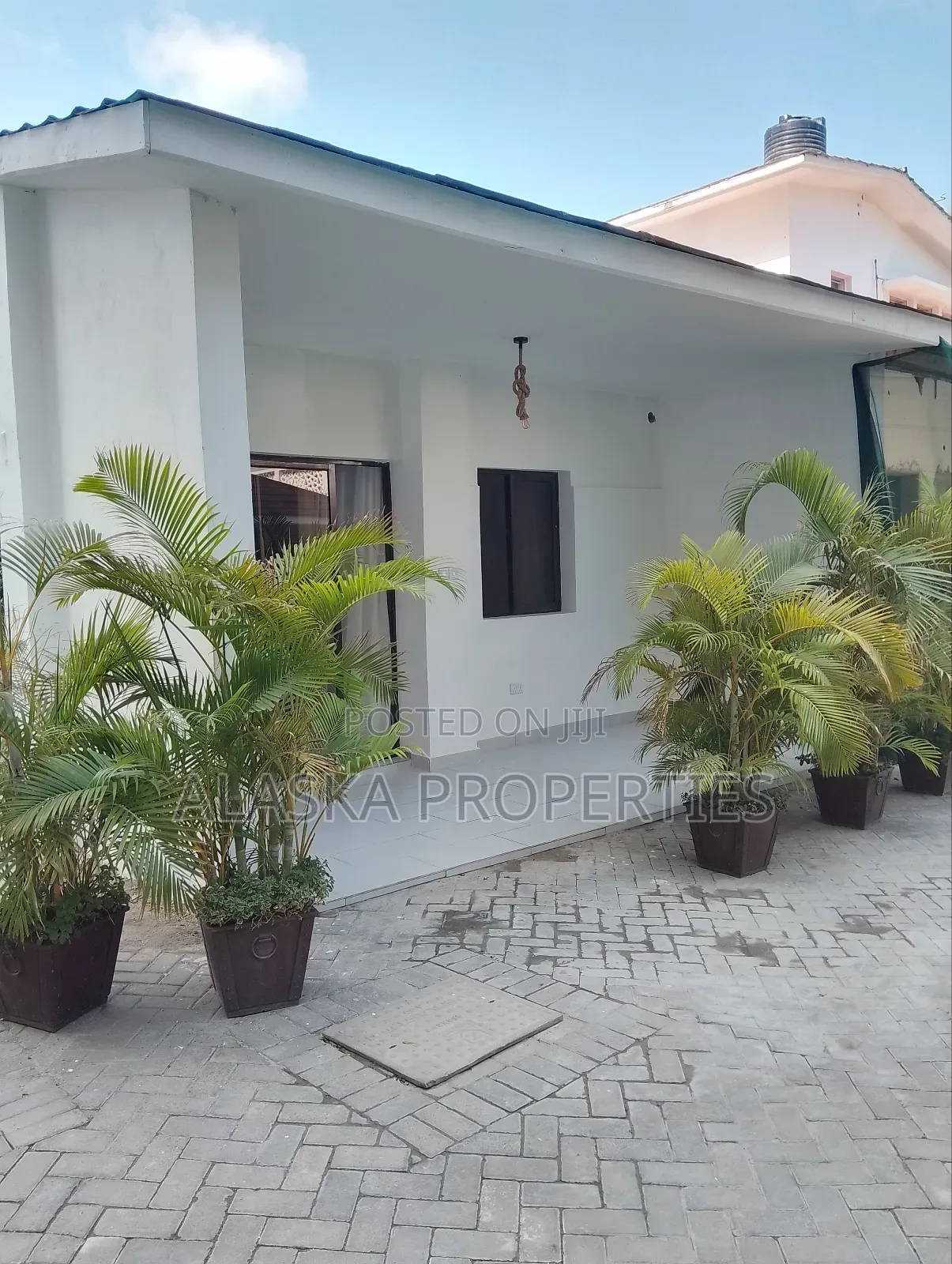 Furnished Studio Apartment to Let in Nyali Links Road.
