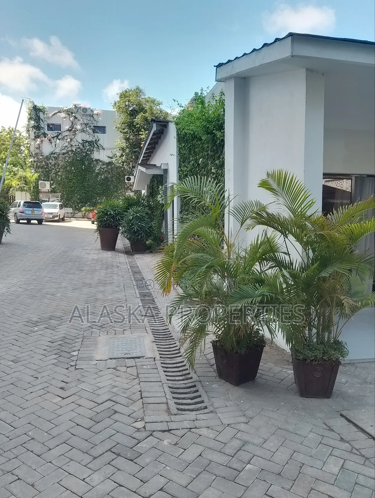 Furnished Studio Apartment to Let in Nyali Links Road.