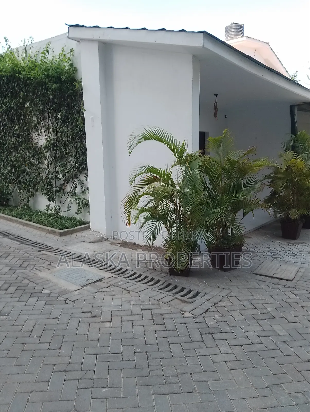 Furnished Studio Apartment to Let in Nyali Links Road.
